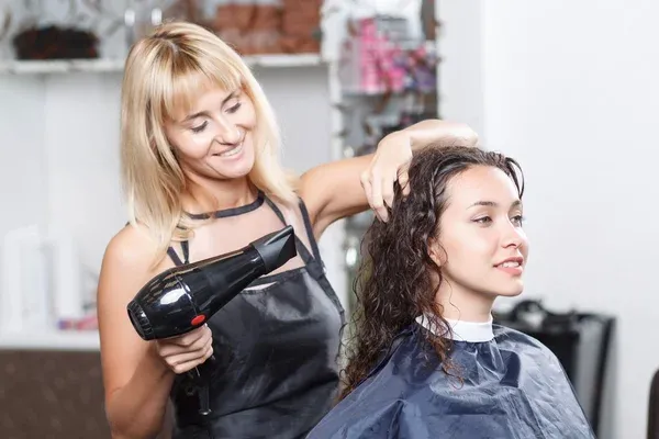 Güzellik Salonu Dekorasyonu ve Müşteri Psikolojisi: Algıyı Yönetin